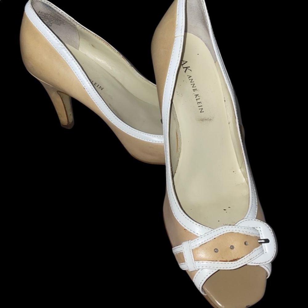 AK Anne Klein leather upper pumps